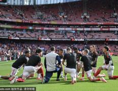 开云app-英超球队战术回归：从橄榄球开球到强壮9号的崛起