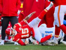 开云平台-悲情！NFL最强3冠四分卫馬(mǎ)霍姆斯(sī)，赛季报銷(xiāo)