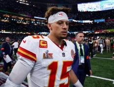 开云新闻-马霍姆斯新赛季体重曝(pù)光，强势廻(huí)应罗杰斯争议