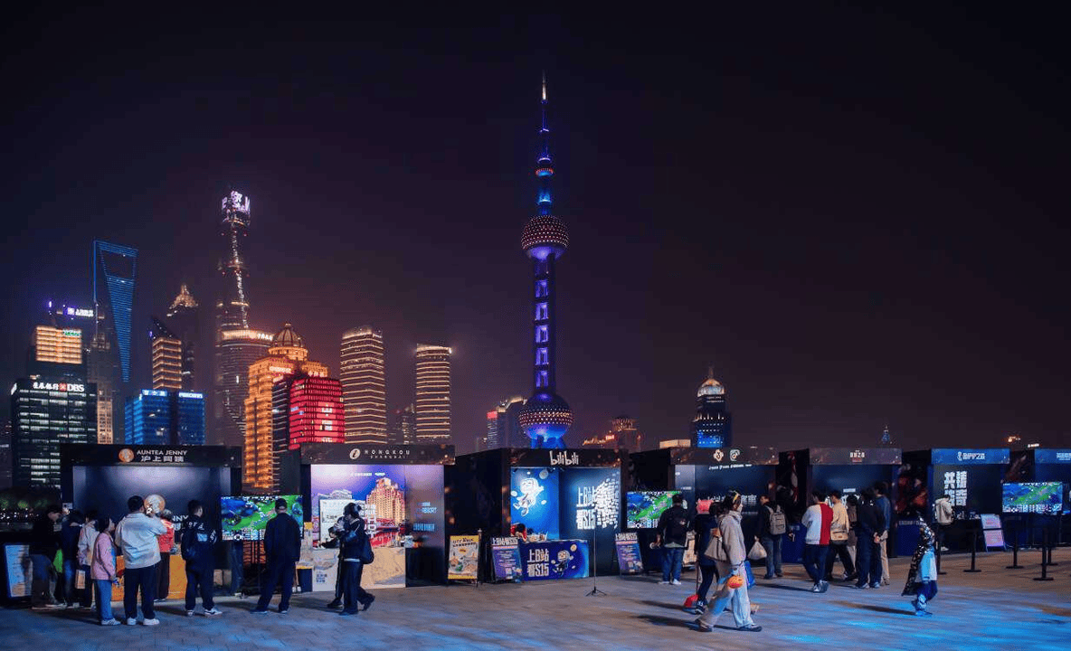 开云新闻-黄浦江(jiāng)畔(pàn)的电竞狂欢！S15上海北外滩觀(guān)赛派对燃爆(bào)半决赛