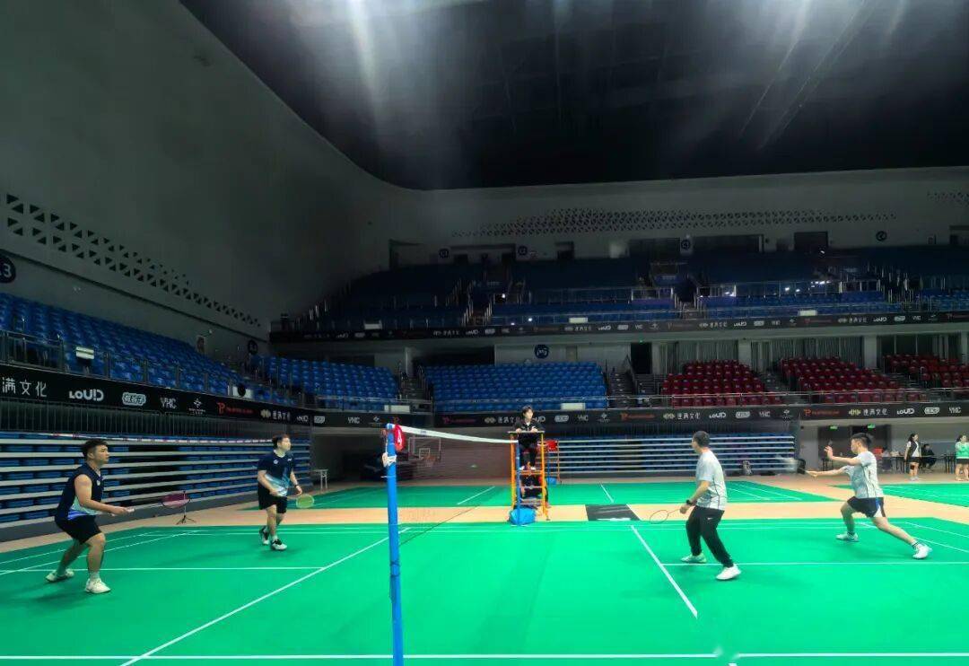 开云app-简医羽毛球队在市级职工羽毛球比赛中斩获公开组第二名