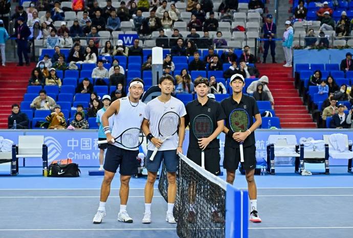 开云平台-全运会网球男双决赛:唐盛 / 孙浅 2-1 力克布云朝克特 / 郑展，逆转夺金