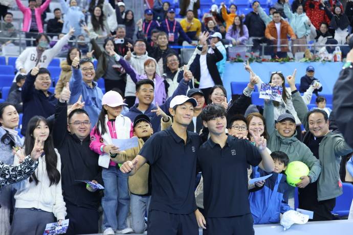 开云平台-全运会网球男双决赛:唐盛 / 孙浅 2-1 力克布云朝克特 / 郑展，逆转夺金