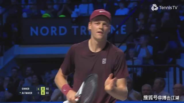 开云-0破發(fā)点+95%一發(fā)得(dé)分(fēn)率(lǜ)！辛納(nà)残暴横扫晋级！弗里茨(cí)险遭(zāo)一轮游