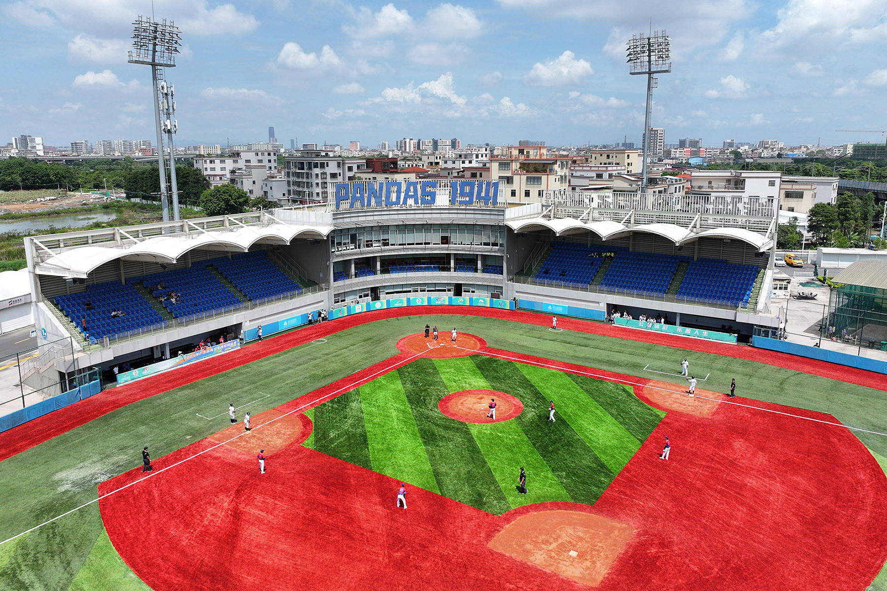 开云网址-圖(tú)集｜“棒球(qiú)之(zhī)城”中山，正全力挥出“本垒打(dǎ)”