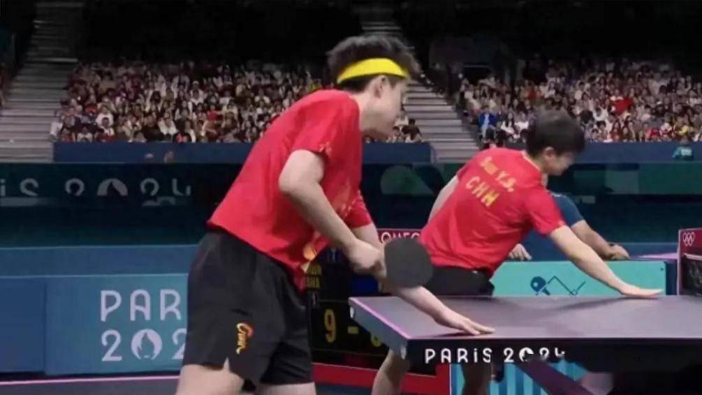 开云-乒乓球比赛运动员为什么要摸球台，乒乓球运动员的“摸桌”玄学：汗水背后的科学博弈与规则挑战