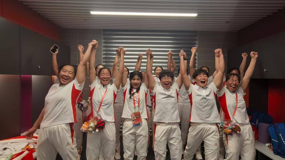 开云-青神橄榄球队代表四川夺全运会铜牌