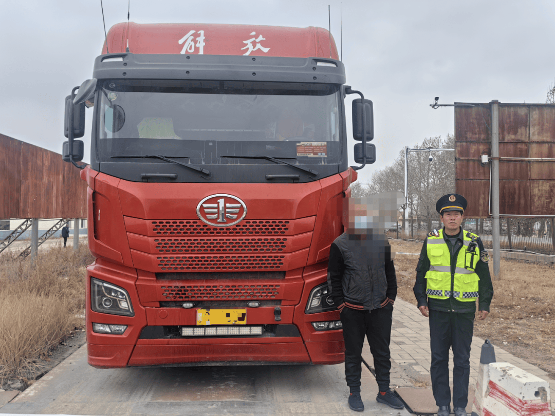 kaiyun-青城(chéng)交警(jǐng)精准打击，5台“百吨王”被查獲(huò)