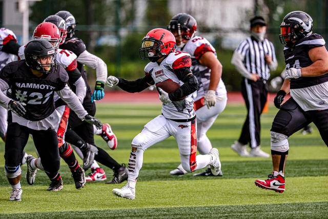 开云-特朗普痛骂NFL新规则 “侮辱橄榄球”，43%脑震荡下降遭无视？