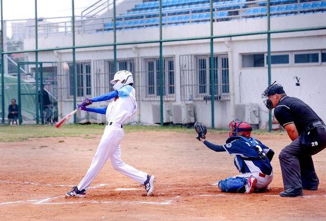开运-450名中小学生角逐市体育传统校棒球比赛