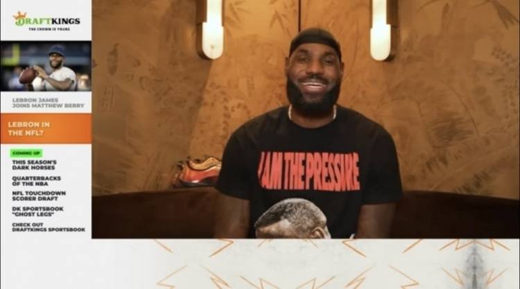 kaiyun-詹姆斯自曝曾认真考虑加盟NFL！停摆期收到海鹰队球衣并接受橄榄球训练